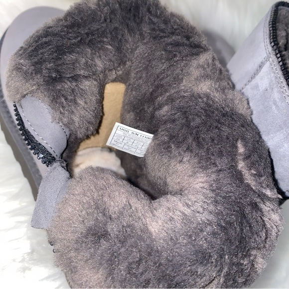 UGG Boots size 10 New in box - Picture 11 of 15